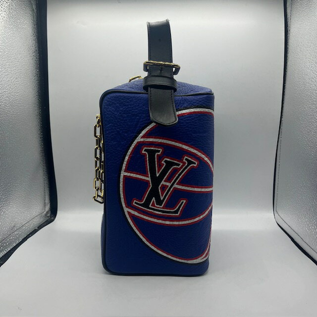 LOUIS VUITTON 2022 NBA CLOAKROOM DOPP KIT M21106 ルイヴィトン×エヌビーエー クロークドップキット バッグ 心斎橋店【中古】