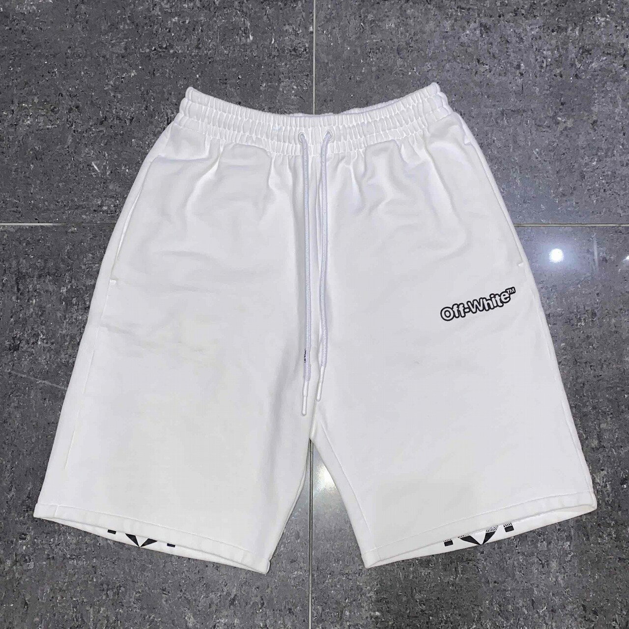 OFF-WHITE BACK LOGO ARROW PRINT SHORTS SIZE-XS OMC