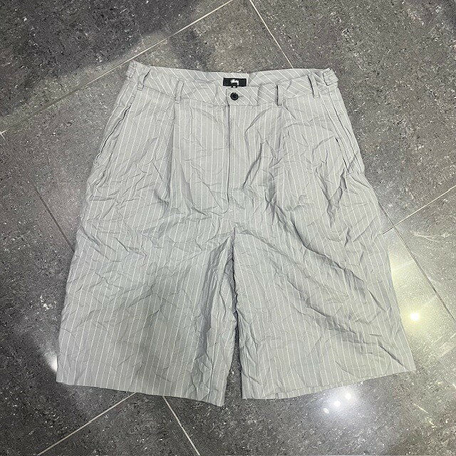 Rakuten - STUSSY 24ss VOLUME PLEATED SHORTS SIZE-34 ステューシー ボリュームプリーツショーツ ショートパンツ 南堀江店【中古】