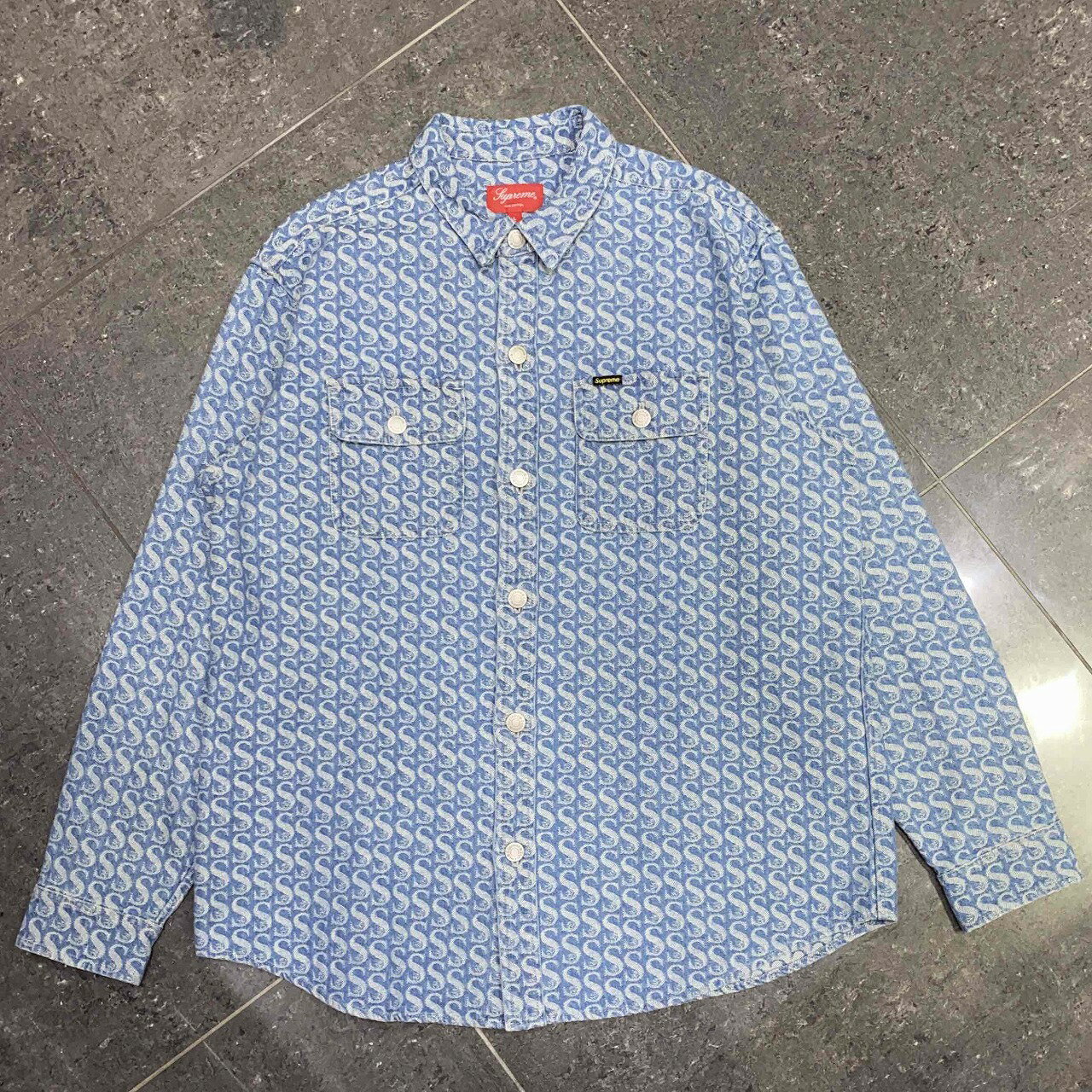 Rakuten - Supreme 21aw Monogram Denim Shirt SIZE-L シュプリーム モノグラムデニムシャツ 南堀江店【中古】