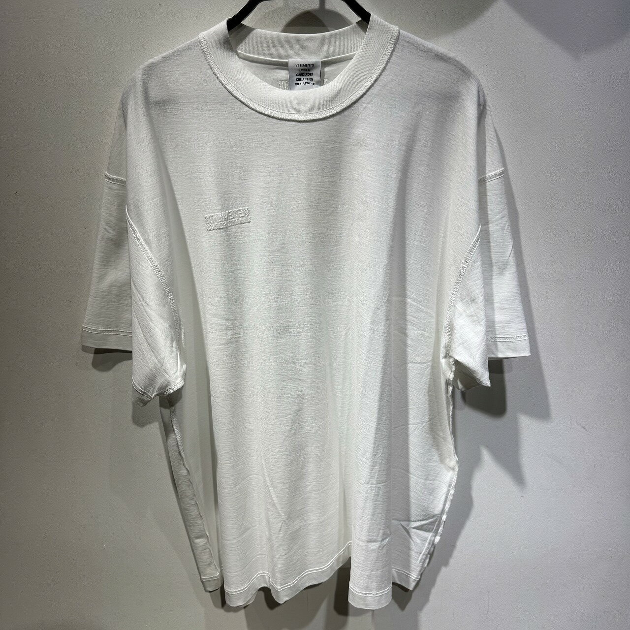 乐天商城 - VETEMENTS ALL WHITE INSIDE-OUT T-SHIRT UE63TR660W1 SIZE-S ヴェトモン オール ホワイト インサイドアウト Tシャツ TEE 心斎橋店【中古】