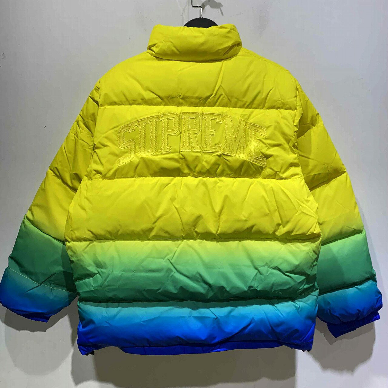 Rakuten - Supreme 18ss Gradient Puffer Jacket Mサイズ シュプリーム グラデーション パファー ジャケット 心斎橋店【中古】