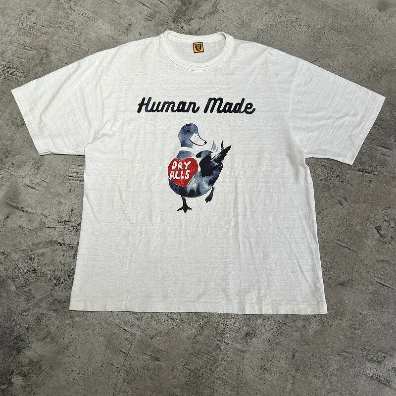 商品詳細HUMAN MADE 24ss GRAPHIC T-SHIRT#3 Size-XXL HM27TE023になります。■ブランド：HUMAN MADE■品番：HM27TE023■カラー：画像参照■付属品■状態：USED品になります。画像にてご確認ください。■参考価格■サイズ(約cm)：メジャー採寸の為、若干の誤差が生じる場合がございます。サイズ肩幅身幅着丈袖丈表記XXL57597424cmご注意●お色味について、極力実物に近くなるよう撮影を心掛けておりますが、ご使用のモニター環境等により、実際のお色味と多少異なる場合がございます。●商品チェックについて、確認には、細心の注意を払っておりますが、初期傷や劣化、保管時の小傷等がある場合がございます。 あくまでもUSED品となっておりますので神経質な方のご購入はお控え下さい。●当店の商品は実店舗でも販売しております。お買い上げ頂いた商品が品切れになってしまう場合がございます。ご迷惑をおかけ致しますが、予めご了承ください。●返品・交換について、不良品以外の返品、交換はお受け致しかねますので サイズ、状態などよくお確かめの上、ご購入下さい。この商品のお問い合わせ先UNION3 心斎橋店■ 大阪府大阪市中央区西心斎橋1-4-17■ 06-4256-3081
