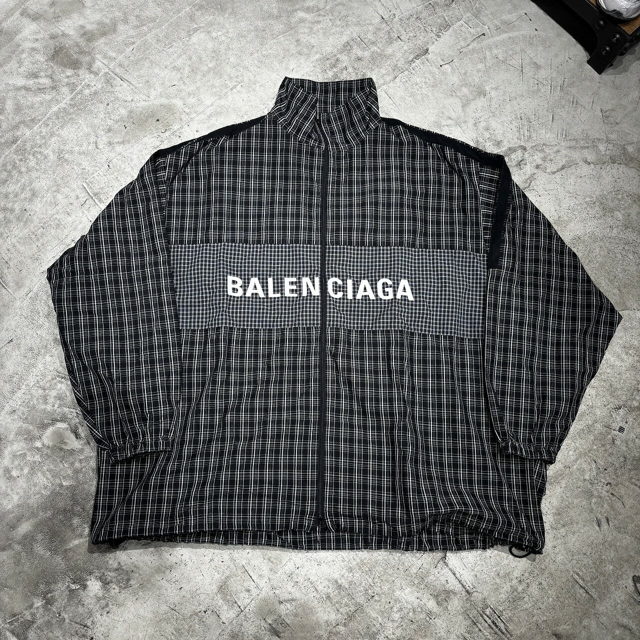 Rakuten - BALENCIAGA 19ss LOGO PRINT POPLIN CHECK JACKET SIZE-48 571439 TEM18 バレンシアガ ロゴプリントポプリンチェックジャケット 心斎橋店【中古】