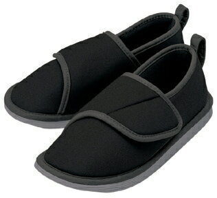 商品の仕様 ●サイズ／S：22.0〜23.0cm、M：23.0〜24.0cm、L：24.0〜25.5cm、LL：25.5〜27.0cm、3L：27.0〜28.5cm ●重さ／約182g（1足Mサイズ） ●材質／本体：ポリエステル、中敷：ポリエステル・PVC、底面：EVA、滑り止め：ゴム ●生産国／中国 ●室内用 商品の説明 ・脱げや、わずかな段差などでの転倒を予防する室内専用シューズ。 ・中敷の滑り止め加工でシューズの中での足のズレを予防。 ・底にある3箇所の滑り止めでスリップを予防します。