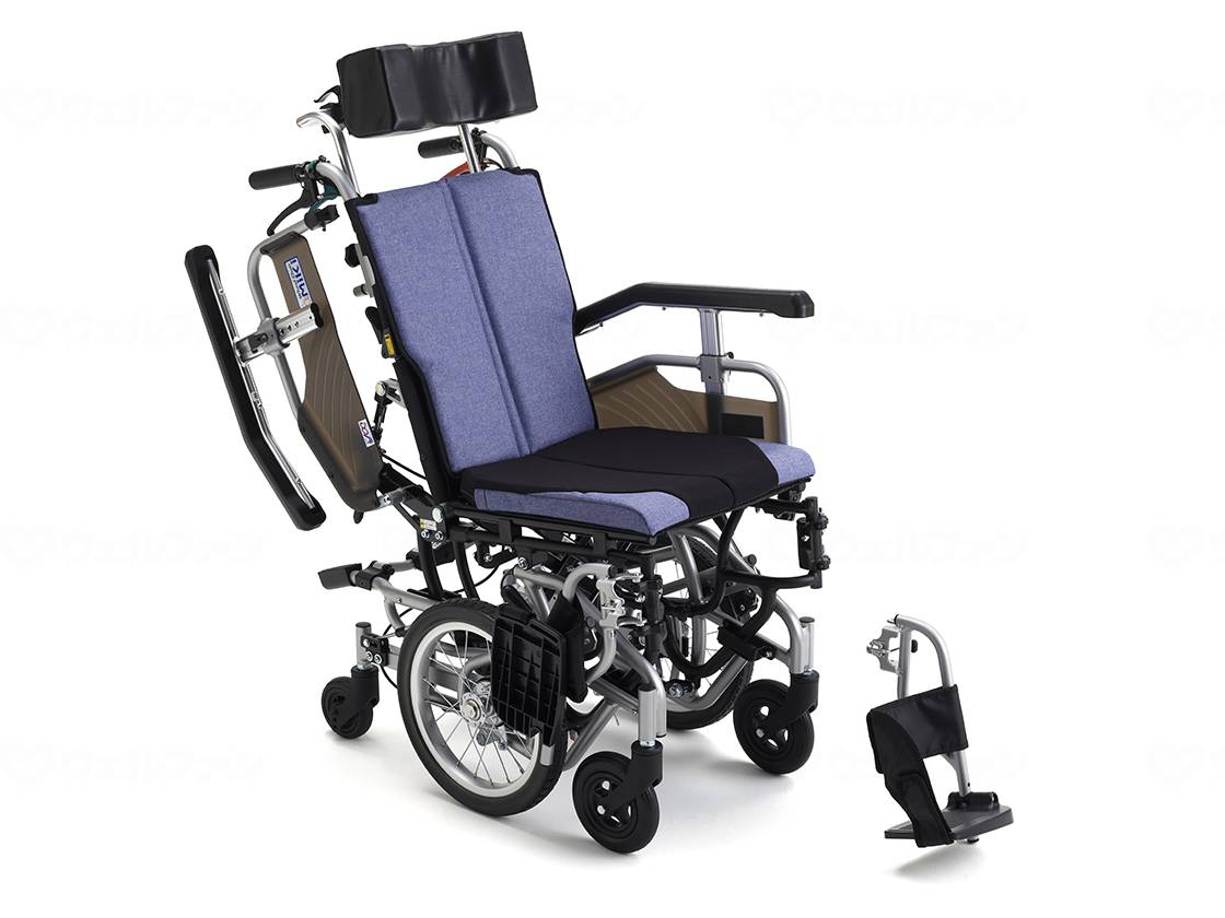 商品の仕様 ●サイズ／全幅50×全長98×全高103〜133cm、座面：幅40×奥行40cm、前座高：50cm（クッション含む） ●車輪サイズ／前輪6×後輪14インチ、補助輪：4インチ ●重さ／24.2kg ●材質／アルミ ●最大使用者体重／100kg ●標準機能／折りたたみ、背折れ、リクライニング、ティルティング、クッション、スイングアウト、介助ブレーキ、ひじ掛け跳ね上げ、ノーパンクタイヤ ●生産国／中国 商品の説明 ・段差も越えれる6輪車。屋内・屋外で使用が可能。 ・新6輪「トレーリングアーム式サスペンション」搭載。狭い場所でもスムーズは小回りと安定した乗り心地。ティルト＆リクライニング車いすのイメージを一新！