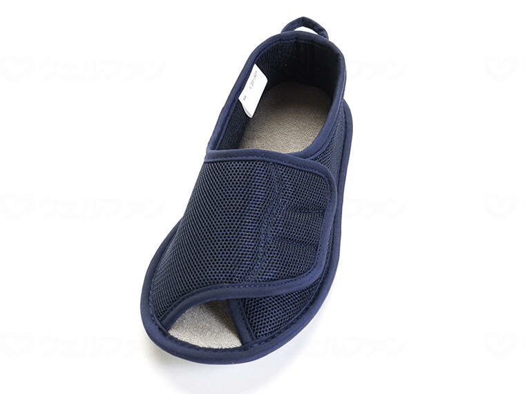 商品の仕様 ●サイズ／S：20.5〜21.5cm、M：22.0〜23.0cm、L：23.5〜24.5cm、LL：25.0〜26.0cm、3L：26.5〜27.5cm・4L：28.0〜29.0cm（ワインのみS〜LL）、ワイズ：3E相当 ●重さ／約125g（片足Lサイズ） ●材質／表・内：ポリエステル100％（メッシュ）、底材：TPR ●生産国／中国 ●抗菌加工・防臭加工（中底のみ） ●室内用 ●男女兼用 商品の説明 ・お客様の声をもとにリニューアルしました！ ・摩耗に強い縁取りテープで破れにくい。 ・甲が全開するので履きやすく履かせやすい。