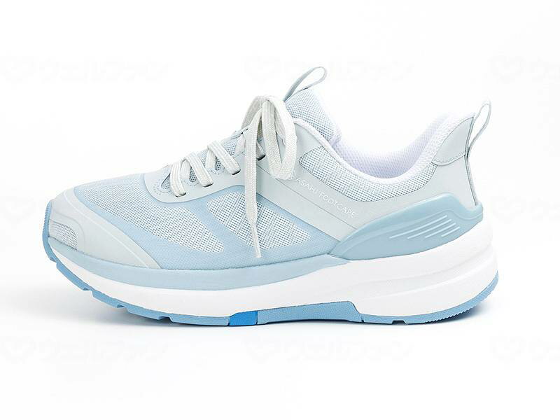 商品の仕様 ●サイズ／22.5〜28.0cm（0.5cmきざみ、27.5cmはなし）（サックス、ラベンダーのみ22.5〜26.0cmまで）、ワイズ：4E、ヒール：約5.5cm ●材質／表材：合成繊維・合成皮革、底材：合成底 商品の説明 ・清潔な足を保つために。これからの新常識「アサヒフットケア」。 ・縫い目の少ないシームレス構造。 ・足の負担を軽減する「やわらか設計」。 ・衛生的で快適なシューズ。 ・幅広＆つま先ゆったり。 ・肉厚なふんわりインソール。 ・かかとの負担を減らす、アウトカウンター。 ・衝撃を分散吸収しやすい構造。 ・ロッカーソール。