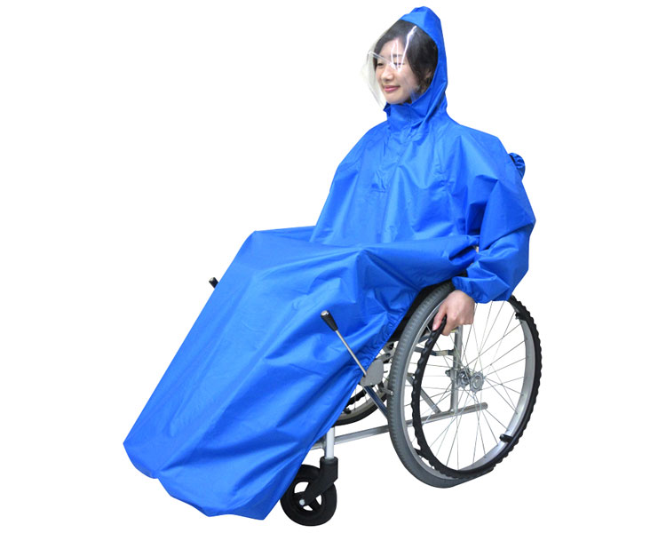 商品の仕様 ●サイズ（身長）／150〜170cm ●重さ／340g ●材質／ポリエステル100％（ポリウレタンコーティング） ●付属品／収納ポーチ ●生産国／中国 ●手洗い可 ●脱水機不可 ●乾燥機不可 ●撥水加工 商品の説明 ・突然の雨でも素早く簡単に着脱！ ・両腕が自由な袖付きタイプで、自走付にもご使用いただけます。 ・蒸れにくく防水性に優れた透湿防水生地を使用。 ・縫い目各所に防水加工を施しております。 ・肘掛け・座面を濡らさずに車体を覆うゆったり寸法。 ・座ったままでも着脱が簡易なワンピースタイプ。 ・携帯の便利な収納ポーチ付。 ・背もたれの荷物もしっかり覆う背面カバー付。