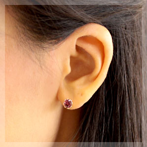 K18 ロードライトガーネット 5.0mm ピアス＜フラワーハート＞ 2