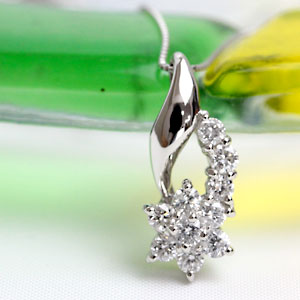 Rakuten - プラチナ900 ダイヤモンドネックレス フラワー 0.3ct pt