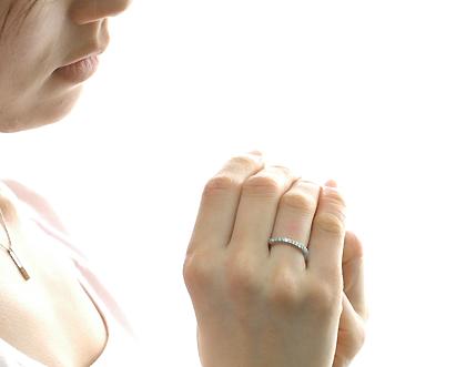 ジュエリーエクセレンテのK18 アイスブルー ダイヤモンド エタニティリング 0.41ct 21石 18金リング ダイアモンド ダイヤ リング エタニティ 指輪 レディース ギフト 18k ゴールド 4月誕生石 ハーフエタニティリング 【文字入れ不可】｜アングル3