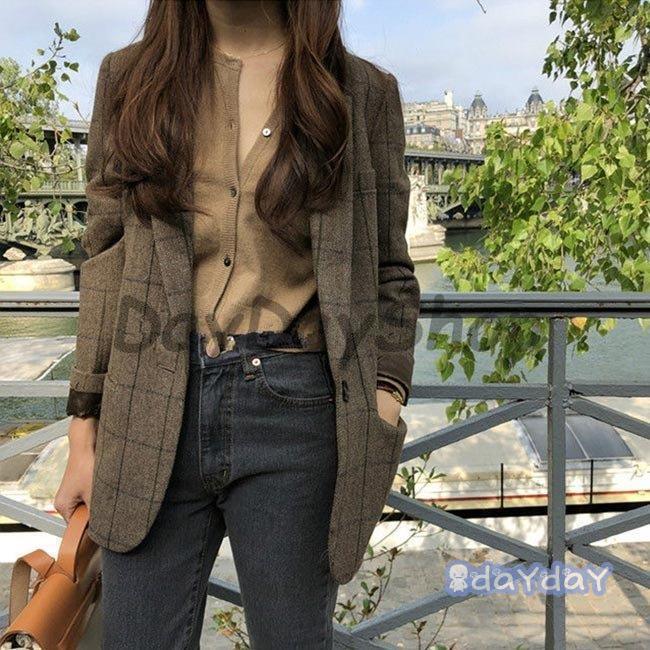 テーラード チェック柄 レディース ブレザー 春 スーツ アウター 秋 チェック柄スーツ レトロ カジュアルスーツ 通勤レディース用のテーラードが春秋アウターとしてちょうどいい厚みフォーマル感とカジュアル感の絶妙なバランスを取るアイテム落ち着きのある配色にクラシックなチェック柄で上品なレトロ感を演出ブラウン系の色合いは肌を白く引き立てる効果もあり、気質アップ効果抜群コーデ次第でいろんなスタイルを演出でき、幅広い場合で着こなせるカラー：写真色素材　ポリエステルサイズ（cm）　S　M　L　XL　2XLS　着丈64　肩幅37　バスト92　袖丈56M　着丈65　肩幅38　バスト96　袖丈57L　着丈66　肩幅39　バスト100　袖丈58XL　着丈67　肩幅40　バスト104　袖丈592XL　着丈68　肩幅41　バスト108　袖丈60ご注意：※素人採寸ですので、若干の誤差がございます、ご了承ください。