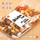 杉桶仕込みの「たまり醤油」、きざみ海苔、砂糖、青のり、サラダ味を1袋に。 お茶受けやおつまみ、行楽に最適です。 【内容量】 110g 【原材料】 水稲もち米(新潟県産・魚沼産)、醤油(一部に小麦・大豆を含む)、砂糖、海苔、青海苔、植物油、食塩