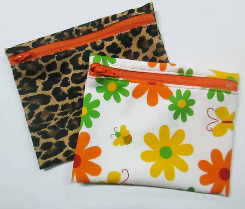 小物をひとまとめ！！！使い勝手は抜群！お出かけの際、化粧品等　ひとまとめに入ります。カバンの整理にも♪　　プレゼントにも最適♪約14cm×12cm 人気の不思議ポーチ♪　　とっても便利な使いやすいポーチです♪使い勝手は抜群！　 収縮のある素...