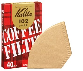 &nbsp;メーカー&nbsp;カリタ&nbsp;商品カテゴリ&nbsp;コーヒー・ティー用品＞コーヒー用品&nbsp;発送目安&nbsp;3日〜4日以内に発送予定（土日祝除）&nbsp;お支払方法&nbsp;銀行振込・クレジットカード&nbsp;送料&nbsp;送料 小型(60)&nbsp;特記事項&nbsp;&nbsp;その他&nbsp;バージンパルプ100%のクレープ紙製 ●無漂白のコーヒーペーパーフィルターです。●ハンドドリップで使用される時、カリタのドリッパーを使用されると、三つ穴から抽出されるので、さらに風味豊かなレギュラーコーヒーがお楽しみいただけます。●バージンパルプ100%のクレープ紙製●チャック部分は接着剤を使用しない機械圧縮タイプ●コーヒーのおいしいエキスだけを引き出します。●2〜4人用 サイズ(外装):110*30*167(mm) 内容量:40枚入 針葉樹パルプ100%
