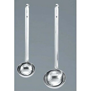 商品の仕様●外寸(mm)：φ202×470 ●重量:665g●容量:1800cc●材質：18-8ステンレス ■● 皿部外周面に添わせた把手先部と皿部とを、スポット溶接で連結すると共に蝋付けによって両者の隙間を密封したレードルです。充分な強度を備えると共に、食品かすが残らず雑菌類の付着を防ぎ、しかも洗いやすく衛生的なレードルです。● レードルの容量表示はおおよその目安としてください。※商品画像はイメージです。複数掲載写真も、商品は単品販売です。予めご了承下さい。※商品の外観写真は、製造時期により、実物とは細部が異なる場合がございます。予めご了承下さい。※色違い、寸法違いなども商品画像には含まれている事がございますが、全て別売です。ご購入の際は、必ず商品名及び商品の仕様内容をご確認下さい。※原則弊社では、お客様都合（※色違い、寸法違い、イメージ違い等）での返品交換はお断りしております。ご注文の際は、予めご了承下さい。　→お買い得な「まとめ買い10個セット」はこちら