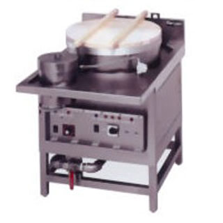 商品概要強力な沸騰力と回転力で麺の旨味を引き出します。●ヒーターを釜の内部に鋳込んだことで、加熱時の熱のロスが少なく、沸き上がりが早くコストにムダがありません。●鋳込みヒーターが強い対流を発生、麺を勢いよく回転させ、美味しくゆで上げます。●万一の異常過熱の際、自動的に回路を遮断するハイリミットスイッチを内蔵した過熱防止機構を搭載しています。●外形寸法（間口×奥行×高さ×バック）：700×1000×750×150mm●電源（50/60Hz）：3相200v●消費電力：10.5kW●必要手元開閉器容量：40A●重量：103kg●釜水量：40Lメーカー希望小売価格はメーカーカタログに基づいて掲載しています厨房機器なら厨房卸問屋 名調にお任せください！厨房卸問屋 名調では業務用・店舗用の厨房器材をはじめ、飲食店や施設、イベント等で使われる定番アイテムをいつも格安・激安価格で販売しています。飲食店経営者様・施工業者様、資材・設備調達に、是非とも厨房卸問屋 名調をご用命くださいませ。 　---------------------------------------------------------------------------こちらの商品は、ご注文後1週間以内に配送の日程についてのご連絡を致します。ご不在、弊社からの連絡メールの不達などでご連絡がとれないお客様のご注文に関しては一旦キャンセルとさせて頂き再度ご相談させて頂くこともございます。また、銀行振込を選ばれたご注文で1週間以内にご入金がない場合、一旦キャンセルとさせて頂きますのであらかじめご了承ください。---------------------------------------------------------------------------