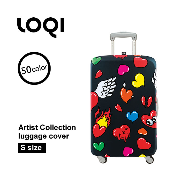 取手から通してボタンで留めるだけ！簡単便利なスーツケースカバー。LOQIエコバッグの人気柄をそのまま採用、オシャレな見た目はもちろん空港などで自分のスーツケースを見つける目印としても◎撥水加工が施されているので多少の雨の日にもご使用いただけます。商品詳細商品名LOQI スーツケースカバー Sサイズポイント取手から通してボタンで留めるだけ！簡単便利なスーツケースカバー。loqiエコバッグの人気柄をそのまま採用、オシャレな見た目はもちろん空港などで自分のスーツケースを見つける目印としても◎撥水加工が施されているので多少の雨の日にもご使用いただけます。サイズ使用可能スーツケースサイズ　（キャスターを含まず）※あくまでも目安です。幅25〜35×奥行15〜20×高さ48〜56cm(30〜33L)素材スパンデックス、ポリエステル備考今なら旅行にお役立ち間違いナシの便利なオマケ付き