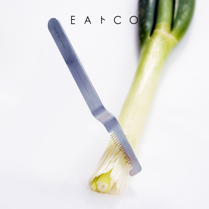 効率よく白髪ネギを作れる、櫛刃のような形が特徴的な白髪ネギカッタ—です。 特別に開発した櫛刃を繊維に沿ってスライド。ネギを回しながら繰り返すだけで素早く白髪ネギを作れます。 目詰まりしにくく、洗いやすいデザインです。ステンレス製でサビに強く...