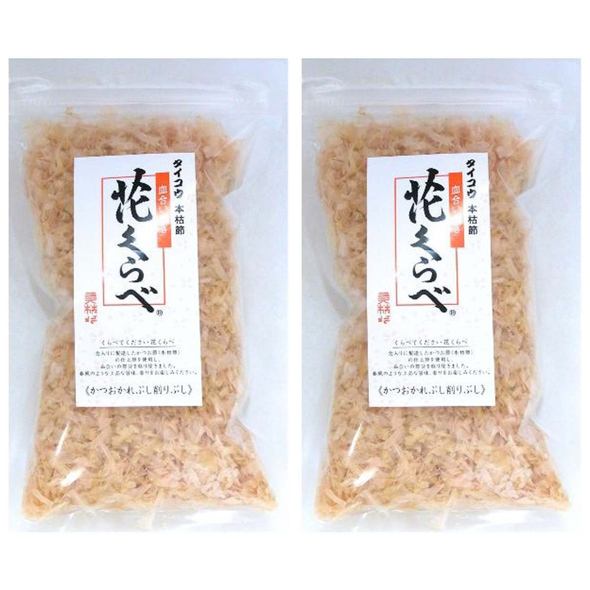 【商品説明】 タイコウ 本枯節 花くらべ血合い抜き 40g の 商品概要 熟成で醸し出された旨味 一本釣の鰹を使用。一本釣鰹はイノシン酸の含有量は最高です。また、伝統の製造製法で時間をかけて作っているので一般的なものより旨味があります。製造後の約一年の熟成期間でさらにおいしくなります。血合い抜きですので、非常に淡白、上品な味わいの中に、熟成で醸し出された旨味が生きています。 内容量:40g セット内容:2個 原産地:日本 【商品スペック】 タイコウ 本枯節 花くらべ血合い抜き 40g の商品スペック その他 内容量:40g 原材料:かつおのかれぶし(鹿児島県産) 保存方法:開封後は冷凍庫で保存し、早めに利用して下さい。 他のタイコウの食品&飲料・お酒を探す 食品&飲料・お酒 タイコウ>乾物 タイコウ>削り節・鰹節 タイコウ メーカー都合により、パッケージや内容が変更となる場合がございます。パッケージ変更を理由とした返品は承っておりません。
