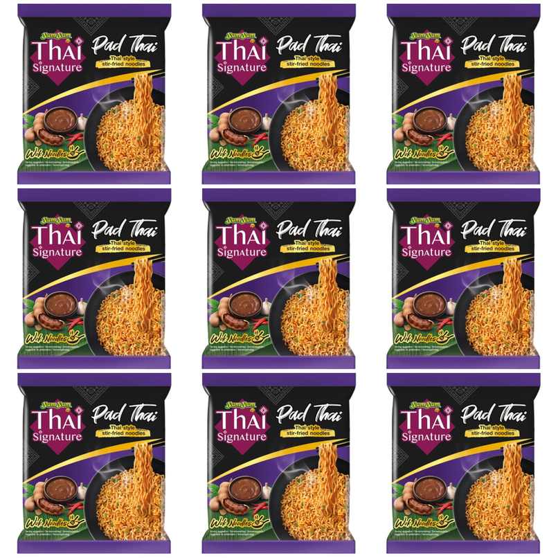 【商品説明】 ヤムヤム yumyumプレミアム THAI Signature インスタントタイ焼きそば パッタイ味 100g の 商品概要 商品説明1 ボリューム& 味の追及プレミアムシリーズ(THAI Signature) パッタイ味:タイ、屋台の味の代表格である"タイ風焼きそば"を堪能 味の決め手であるタマリンドにチリ、エビなどの厳選されたタイの具材と香辛料が複雑に絡み合った特有の香りと甘い味付けが特徴の焼きそば。本場タイの屋台を彷彿させる一品。※本品の麺は小麦です。 商品説明2 yumyum(ヤムヤム) とは日本、味の素グループの関連会社である、タイ国 ワンタイ社が製造している即席麺ブランド。 内容量:100g セット内容:9個 【商品スペック】 ヤムヤム yumyumプレミアム THAI Signature インスタントタイ焼きそば パッタイ味 100g の商品スペック アレルゲン えび 大豆 小麦 他のヤムヤムの食品&飲料・お酒を探す 食品&飲料・お酒 ヤムヤム）インスタント食品 ヤムヤム）袋麺 ヤムヤム）袋麺(焼きそば) ヤムヤム その他 ●内容量:100g ●原材料:油揚げめん(小麦粉、でん粉、植物油脂、食塩)、砂糖、植物油脂、野菜(玉ねぎ、にんにく)、シュリンプパウダー、香辛料(オニオンリーフ、唐辛子、こしょう、タマリンド)、食塩、えび、ココナッツシュガーペースト、魚醤、チリソース、コーンスターチ/調味料(アミノ酸等)、香料、かんすい、酸味料、着色料(パプリカ色素、カラメル)、糊料(CMC)、酸化防止剤(V.E)、(一部に小麦・大豆・えびを含む) ●栄養成分表示(1食100g当たり):エネルギー460kcal たんぱく質8g 脂質21g 炭水化物60g 食塩相当量4.4g ※推定値 メーカー都合により、パッケージや内容が変更となる場合がございます。パッケージ変更を理由とした返品は承っておりません。