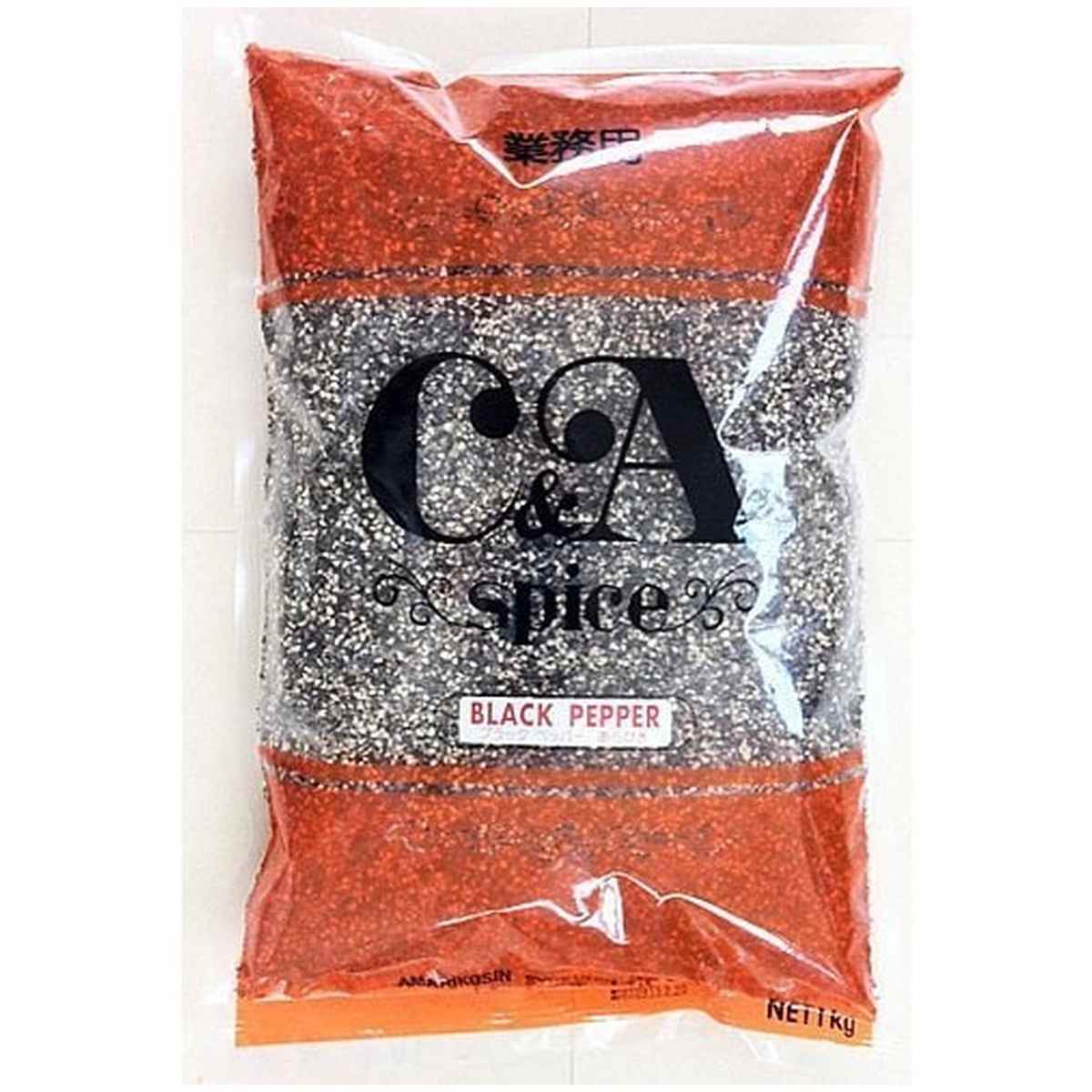 【商品説明】 甘利香辛食品 CA ブラックペッパー荒挽 1000g の 商品概要 荒挽のブラックペッパー・黒胡椒 厳選されたブラックペッパー(黒胡椒)を使用しております。 品質が良く粒が大きいので、パンチのあるブラックペッパーの香りと辛みをダイレクトに味わえます。 調理品ではペッパーの粒が見えるため、ペッパーを強調したい料理やペッパーの粒が見えても良い料理(ステーキやカルボナーラ、ラーメン、焼肉、ハンバーグ、胡椒味の焼き物等)にご利用ください。 風味は格別です。 内容量:1000g セット内容:1個 【商品スペック】 甘利香辛食品 CA ブラックペッパー荒挽 1000g の商品スペック その他 ●内容量:1000g ●原材料:黒胡椒 ●商品サイズ(高さ×奥行×幅):30mm×260mm×180mm 他の甘利香辛食品の食品&飲料・お酒を探す 食品&飲料・お酒 甘利香辛食品）調味料・油・スパイス 甘利香辛食品）香辛料・スパイス 甘利香辛食品）コショウ 甘利香辛食品 メーカー都合により、パッケージや内容が変更となる場合がございます。パッケージ変更を理由とした返品は承っておりません。