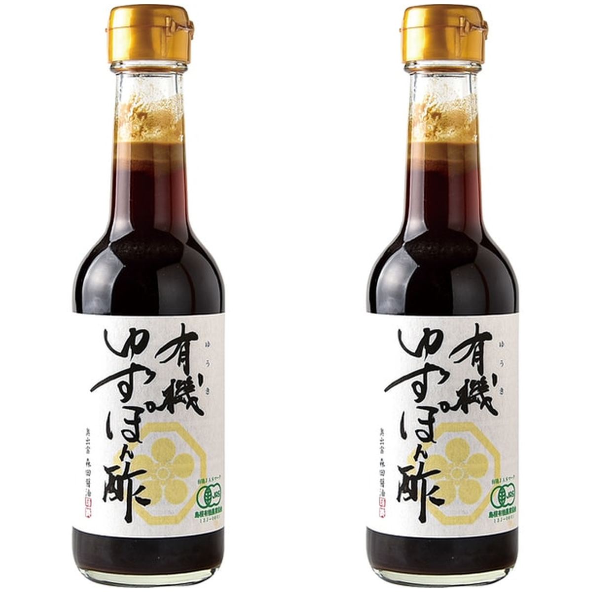 【商品説明】 森田醤油店 有機ゆずぽん酢 250ml の 商品概要 自家製の出汁と香り高い徳島県産の有機柚子の相性が抜群 有機国産丸大豆醤油をベースに、かつお削りぶしと日高産昆布でとっただし、国産有機ゆず果汁、有機米酢、有機砂糖、有機みりんを合わせ、香り良くフルーティーに仕上げました。 鍋、豚しゃぶや焼肉、サラダやおひたしなど幅広くお使いください。 お召し上がり方 鍋料理はもちろん、豚しゃぶや餃子・焼肉、サラダやおひたしなど幅広くお使いいただけます。 保存方法・取扱上の注意 直射日光を避け常温で保存してください。 瓶の内側に果汁及びだしの成分が付着、沈殿することがありますが、品質には影響ございません。よく振ってお使いください。 開栓後は冷蔵庫で保存してください。 内容量:250ml セット内容:2個 【商品スペック】 森田醤油店 有機ゆずぽん酢 250ml の商品スペック その他 内容量:250ml 原材料:有機しょうゆ、有機ゆず果汁、有機米酢、有機砂糖、有機みりん、かつお削りぶし、食塩、昆布 栄養成分表示(100gあたり)推定値 エネルギー55kcal、たんぱく質4.3g、脂質0.1g 炭水化物9.2g、食塩相当量6.4g 他の森田醤油店の食品&飲料・お酒を探す 食品&飲料・お酒 森田醤油店）調味料・油・スパイス 森田醤油店）ポン酢 森田醤油店 メーカー都合により、パッケージや内容が変更となる場合がございます。パッケージ変更を理由とした返品は承っておりません。