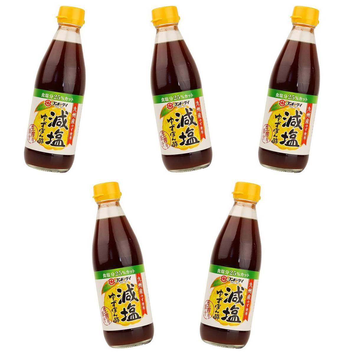 【商品説明】 フンドーダイ 減塩ゆずぽん酢 360ml の 商品概要 特徴 フンドーダイ社「ゆずぽん酢」より塩分25%カット。ゆずの爽やかな酸味、かつおの旨味と昆布のまろやかさで風味豊かに仕上げました。 内容量:360ml セット内容:5個 原産地:日本 【商品スペック】 フンドーダイ 減塩ゆずぽん酢 360ml の商品スペック その他 ●食物アレルギー:大豆、小麦 ●原材料:しょうゆ(国内製造)、醸造酢、砂糖、ゆず果汁、発酵調味料、食塩、かつおエキス、酵母エキス、たん白加水分解物、昆布エキス/調味料(アミノ酸等)、(一部に大豆・小麦を含む) ●保存方法:直射日光を避け常温で保存 ●栄養成分 栄養成分表示[大さじ1杯(15ml)当たり]エネルギー8kcal:たんぱく質0.5g:脂質0g:炭水化物1.3g:ナトリウム-mg:食塩相当量0.7g 他のフンドーダイの食品&飲料・お酒を探す 食品&飲料・お酒 フンドーダイ）調味料・油・スパイス フンドーダイ）ポン酢 フンドーダイ メーカー都合により、パッケージや内容が変更となる場合がございます。パッケージ変更を理由とした返品は承っておりません。