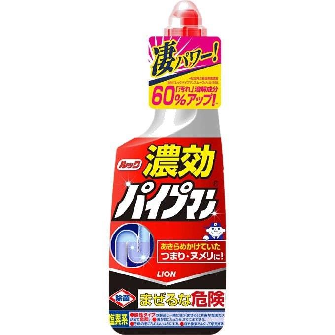 強力&コンパクトタイプの液体パイプクリーナー 汚れ溶解成分が高配合されているから、髪の毛・汚れを強力に溶解。 パイプトラップ部分（水の溜まったところ）でも、溶解成分がしっかりはたらき「髪の毛」を溶かします。 つまりの解消にもわずか約150ml (容器側面の3目盛)で、効果を発揮します。 ニオイの消臭、つまりの予防には約50ml（1目盛）でOK。 容器の側面に、中の液体が見える計量目盛りが付いています。しかも、液色も黄色でかけたところもはっきり分かります。 「ロングネック」と「横向きノズル」だから、細かい部分やパイプの壁面にも狙って掛けられます。 浴槽のパイプの細かい部分や、台所の大きめの排水口の側面にも便利に使えます。 少ない量で汚れが落とせる分、ボトルもコンパクトになっています。 買い物時や使用時にも、軽くて持ち運びがしやすい形です。 コンパクトなので収納にも便利です。 名称 ルック 濃効パイプマン 内容量 450ml 成分 次亜塩素酸塩、水酸化ナトリウム(0.8％)、界面活性剤(アルキルアミンオキシド) 使用上の注意 用途外に使わない。 使用時は眼鏡等を着用し、液が目に入らないように注意する。 キャップで計量しない。 必ず単独で使用する。酸性タイプの製品(排水口に取りつける固形の排水口洗浄剤など)や食酢・アルコール等と混ざると有毒な塩素ガスが発生して危険。 容器を強く持ってキャップを開けると液が飛び出す恐れがあるので注意する。 動物性のハケ・ブラシは使用しない。 窓を開ける、換気扇を回す等、必ず換気する。 炊事用手袋を着用し、作業後は必ず手を洗う。 衣服、敷物に液がつくと脱色あるいは変色するので注意する。 熱湯で流さない。 ほかの容器に移して使用しない。 乳幼児の手の届くところに置かない。 認知症の方などの誤飲を防ぐため、置き場所に注意する。 直射日光を避け、高温となるところや高所に置かない。 区分 住宅用洗剤 メーカー ライオン株式会社 広告文責 ブルーコンシャスグループ株式会社 0120-546-395 配送について 代金引換はご利用いただけませんのでご了承くださいませ。 通常ご入金確認が取れてから3日&#12316;1週間でお届けいたしますが、物流の状況により2週間ほどお時間をいただくこともございます また、この商品は通常メーカーの在庫商品となっておりますので、メーカ在庫切れの場合がございます。その場合はキャンセルさせていただくこともございますのでご了承くださいませ。 送料 送料は基本無料※ただし、北海道・沖縄・離島は別途お見積りとなります。 備考 ※リニューアルに伴いパッケージ・内容等予告なく変更する場合がございます。予めご了承ください。