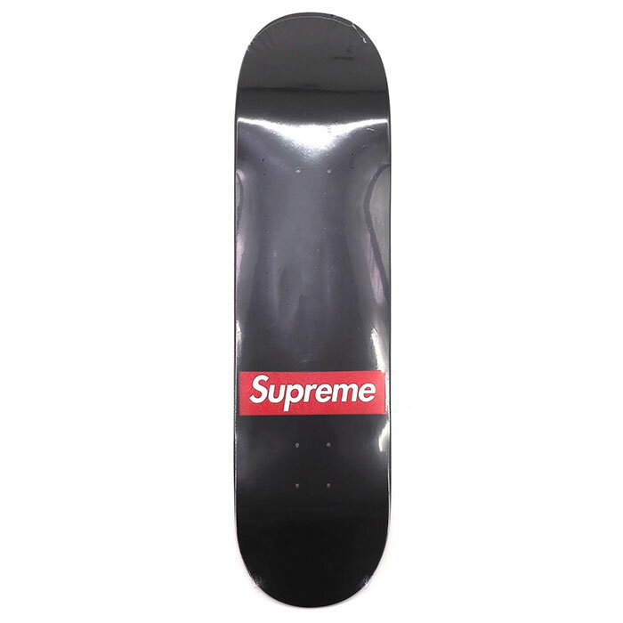 ■商品説明 【並行輸入品】Supreme Routed Box Logo Skateboard シュプリーム ルーテッド ボックス ロゴ スケートボード ブラック 全2色 20周年以来となるボックスロゴが横向きにデザインされたデッキ。ロゴ部分は赤いボックスがエンボス加工されSupremeの文字がデボスとなっております。フロント面には恒例のワールドフェイマスのテキストとスモールボックスがデザインされています。 ■カラー ブラック（ 8.375" x 32.125"） ナチュラル（ 8.25" x 32"） 並行輸入のため商品についているSupremeの紙タグは半分ほど切っているか、紙タグがついていないものがございますのでご了承ください。【並行輸入品】Supreme Routed Box Logo Skateboard シュプリーム ルーテッド ボックス ロゴ スケートボード ブラック 全2色