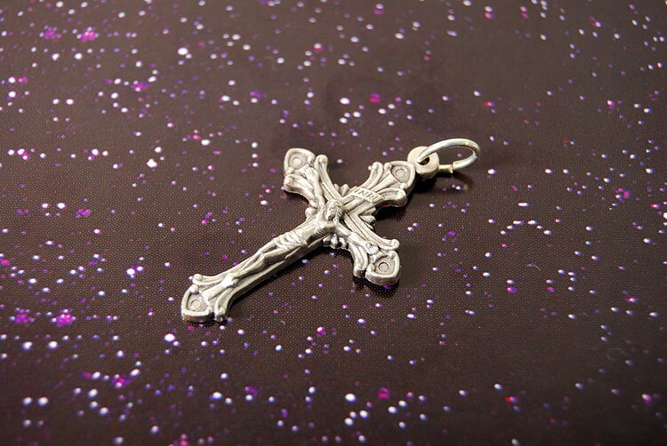 【ロザリオ シルバークロス 十字架】【ゴシック】【定番人気】【ギフト】【お守り】☆本場 教会 カトリックの国、イタリア・バチカン買付け★ペンダントヘッド ペンダ...