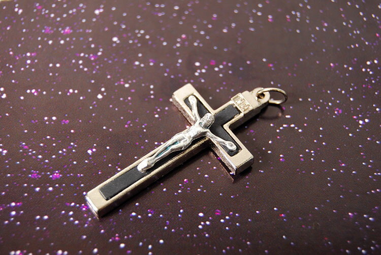 【ロザリオ シルバークロス 十字架】【ゴシック】【定番人気】【ギフト】【お守り】☆本場 教会 カトリックの国、イタリア・バチカン買付け★ペンダントヘッド ペンダ...