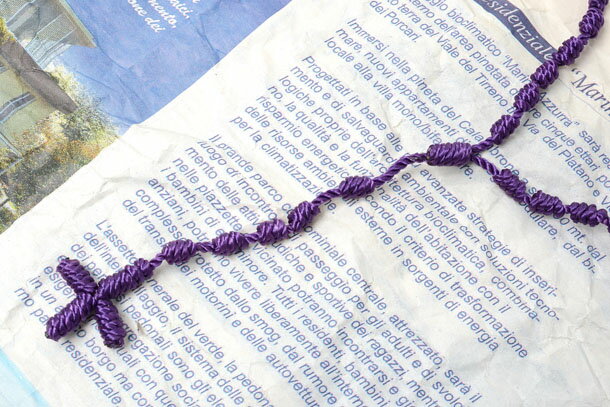 【ロザリオ ネックレス】【ゴシック】【定番人気】【ギフト】【お守り】★紐編み クロス ロザリオ ネックレス ペンダント パープル