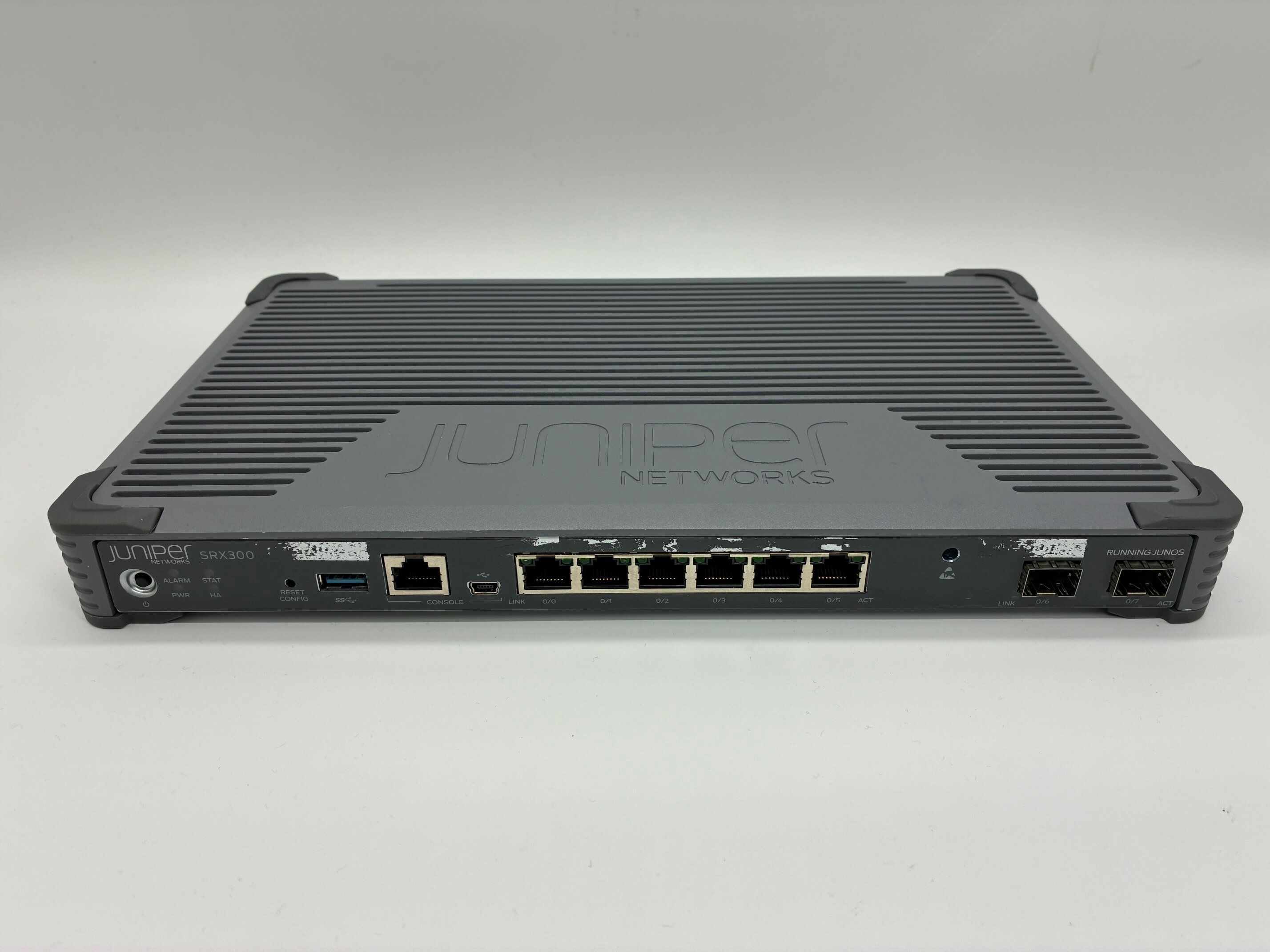 中古 Juniper Networks SRX300-SYS-JB REV B 初期化済み Junos 本体のみ ファイアウォール VPN