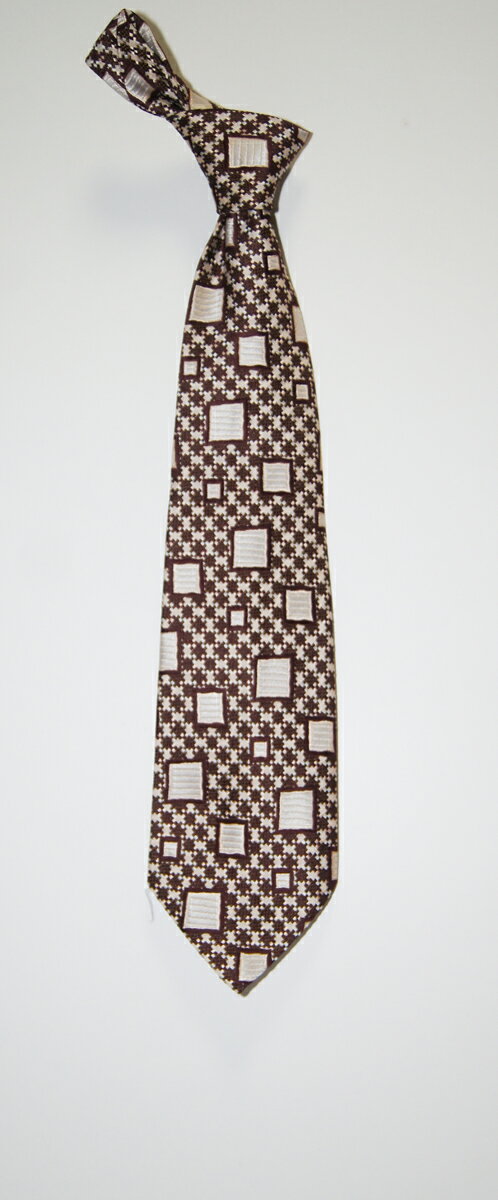 687　ポリエステル100％　スイスで製織して日本で縫製せれています　大検10センチ　新品　税込み