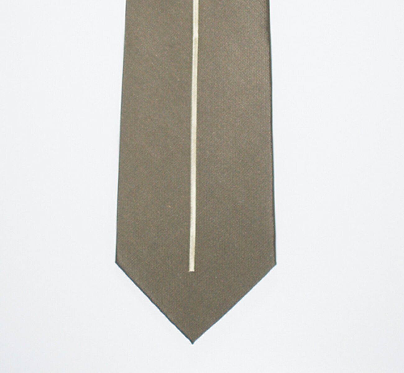 702 絹100% ネクタイ ベージュ地に1本ライン 剣先9センチ