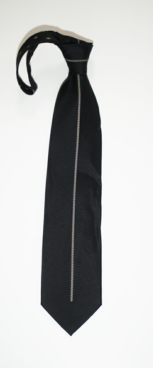 707　絹　100％　黒地中央にストライプ　剣先9センチ