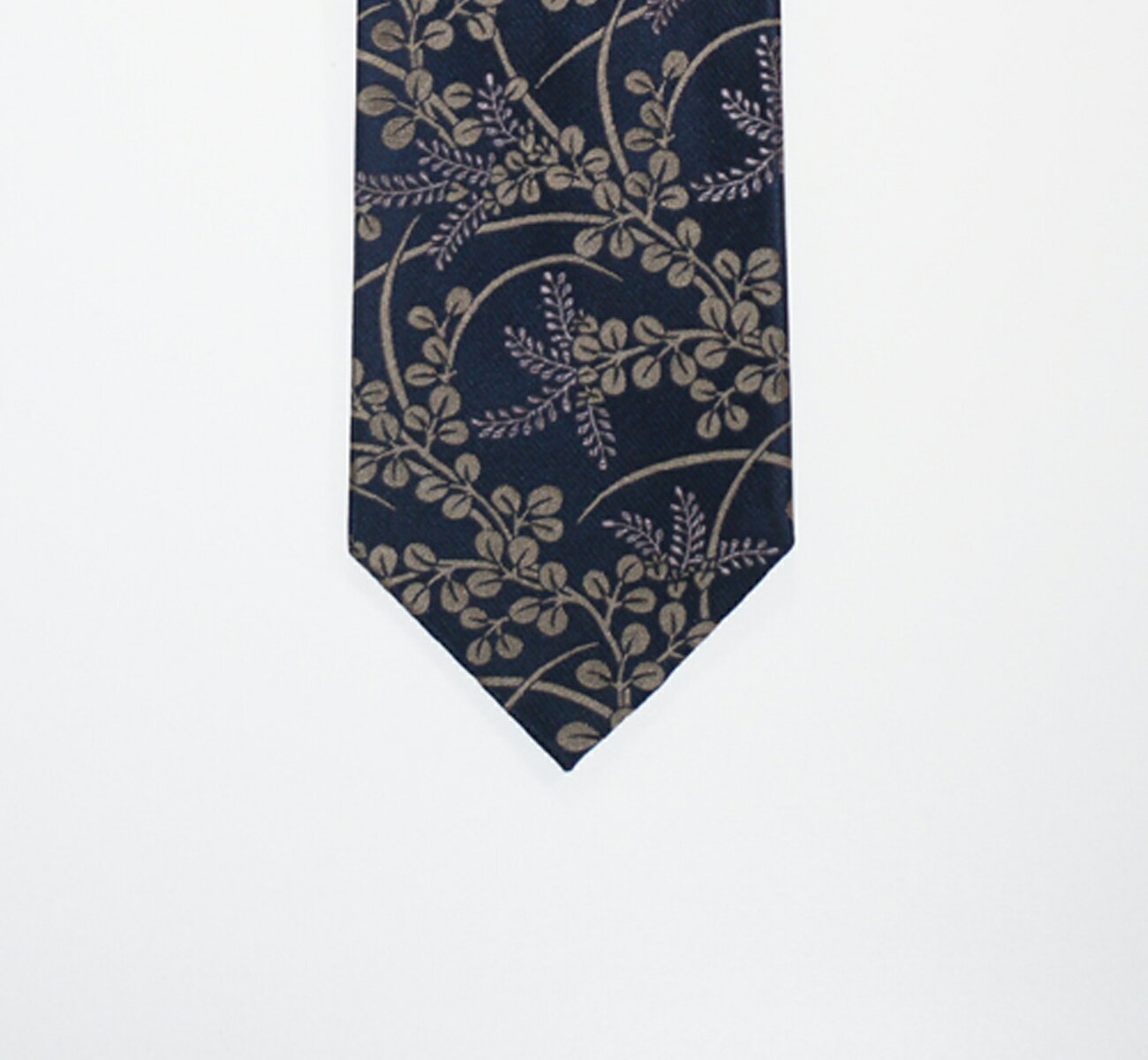 740 絹 100% ネクタイ 紺地 剣先9センチ
