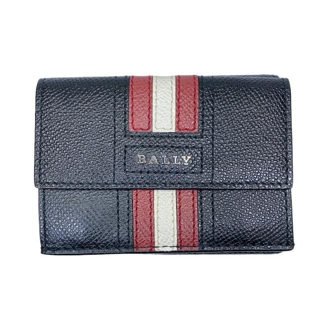 商品情報 ブランド BALLY バリー 商品名 三つ折り財布 商品番号 - カラー ブラック サイズ 横　10cm　縦　7.5cm　奥行　2cm 　　 素材 レザー 付属品 箱/冊子/保存袋 ランク SAランク コメント 外側：特筆すべきダメージなし　内側：特筆すべきダメージなし 管理番号 0130-a9222y 商品状態の基準 状態ランク一覧 N 新品・未使用 新品、未使用品になります。 S 未使用に近い 〜新品同様の中古品〜使用感はございませんが、展示や保管に伴うわずかなキズや汚れのある商品。 A 目立った傷や汚れなし 若干の使用感はございますが、状態の良い商品です。 B やや傷や汚れあり 一般的な使用に伴う使用感がありますが、まだまだお使い頂けるコンディションです。 C 傷やよごれあり キズ・ヨゴレなどそれなりに使用感がございます。細かいことは気にしない方にオススメ。 D 全体的に状態が悪い ジャンク品を含む全体的に汚れや目立つキズがあったり、かなり使用感があったりします。