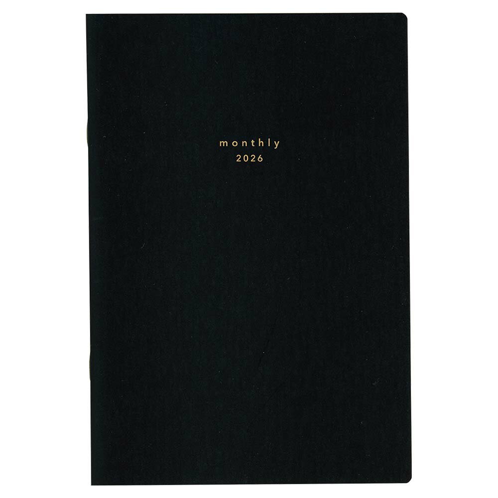 ※こちらの商品は在庫商品の為、ご注文後4〜7営業日(土日祝日・長期休暇を除く)後の出荷予定となります。※メーカー在庫切れの為、7営業日以内に出荷できない場合はメールにてご案内させていただきます◆商品特徴線を引いたり文頭を揃えるガイドにできる2.5mm方眼レイアウト。マンスリーには余白がたっぷりあるので、ちょっとしたメモやTODOを書き込めて便利です。2年間の年間カレンダーには月ごとに誕生日やイベントが書けるメモ欄付き。◆商品仕様商品名2026 isshoni．マンスリー B6 ブラック メーカー品番E8032JANコード4902041869515内容・ブラック・年間カレンダー(2年分)・月間予定表(2025年12月〜2027年1月)・パーソナルノート・2.5mm方眼メモ素材表紙/PP商品サイズ180×124×3mm包装形態包装無し商品サイズ180×124×3mm重量63g備考-ダイゴー 手帳 1月始まり ダイアリー※こちらの商品はゆうパケット(メール便)での発送(送料 290円)が可能です。　 ご希望の際は、配送方法を「メール便」に変更してください。※ゆうパケット(メール便)を選択された場合は下記注意事項を全てご了承いただけたものとします。&nbsp;◆ゆうパケット(メール便)での出荷についての注意事項◆配送日時指定について　ご注文の際に配送日時指定がございましたら通常の宅配便にて発送させて頂きます。　送料につきましては通常料金が適応されます。(3980円(税込)以上のご購入で無料です)　但し通常発送の場合でもお届けは最短納期以降になります。ゆうパケット(メール便)対象商品以外との同梱につきまして　ゆうパケット(メール便)対象商品以外との同梱で規格サイズ(梱包資材を含めA4サイズ厚さ20mm以下)を超える場合は通常の宅配便での発送となります。　送料につきましては通常料金が適応されます。(3980円(税込)以上のご購入で無料です)代金引換でのお支払いにつきまして　ゆうパケット(メール便)での配送の場合は代金引換がお使い頂けません。　代金引換でのお支払いをご希望される場合は通常の宅配便をご指定ください。　送料につきましては通常料金が適応されます。(3980円(税込)以上のご購入で無料です)高額注文につきまして　1回のご注文で他の商品も含め3980円(税込)以上ご購入いただいた場合は送料無料で発送させて頂きます。(メーカー直送商品除く)配送方法のご指定につきまして　「ご購入手続き」の際の配送方法を「メール便」にご変更ください。メール便送料無料商品につきましては、ご注文時は送料( 290円(税込))が加算されますが弊社にて修正致します。梱包形態・お届けにつきまして　梱包は簡易包装となります。(一般的な茶封筒です)。　出来るだけしっかり梱包いたしますが規格サイズを超えないようにするため十分ではない場合がございます。　ご注文の数量により複数個口となる場合がございます。その場合の送料は個口× 290円となりますのであらかじめご了承下さい。　また複数個口の場合で宅配便の送料を超える場合は宅配便での出荷に変更させて頂きます。　ゆうパケット(メール便)での発送の場合配送中の曲がり・汚損及び投函後の紛失等があった場合でも商品につきましては補償できませんのであらかじめご了承ください。ゆうパケット(メール便)のお届け日数予定　・沖縄以外の九州及び山口県：発送後翌々日のお届け予定　・上記以外のエリア：発送後約3日後のお届け予定　※離島及び山間部等の一部地域はさらに日数が必要となります。　※交通機関の乱れによる配送遅延につきましては補償できかねますのであらかじめご了承下さい。