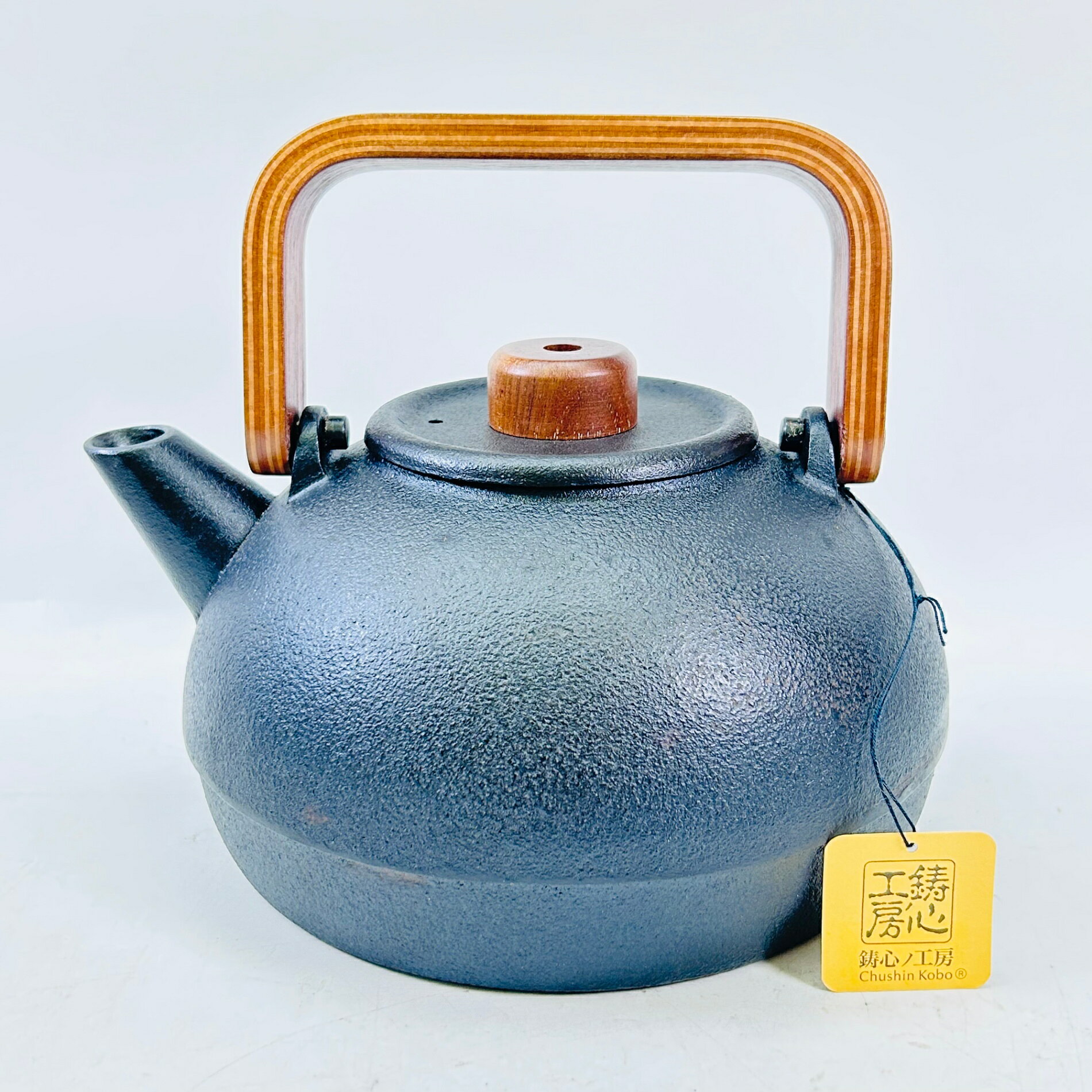 ◆【未使用】鋳心ノ工房 鉄瓶 本体 ティーケトル Mサイズ いものケトル 木のハンドル ( ウォルナット )