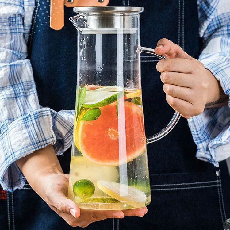 エコプロ85ショップ楽天市場店の水筒 冷水筒 お茶ポット 大容量 冷水ポット 広口 耐熱 スクエアサーバー 耐熱ガラス 耐熱ガラス 取っ手付き 麦茶ポット ティーポット 2L 冷蔵庫 耐冷 洗いやすい ガラス 水差し ピッチャー お茶 麦茶 ジュース｜アングル2