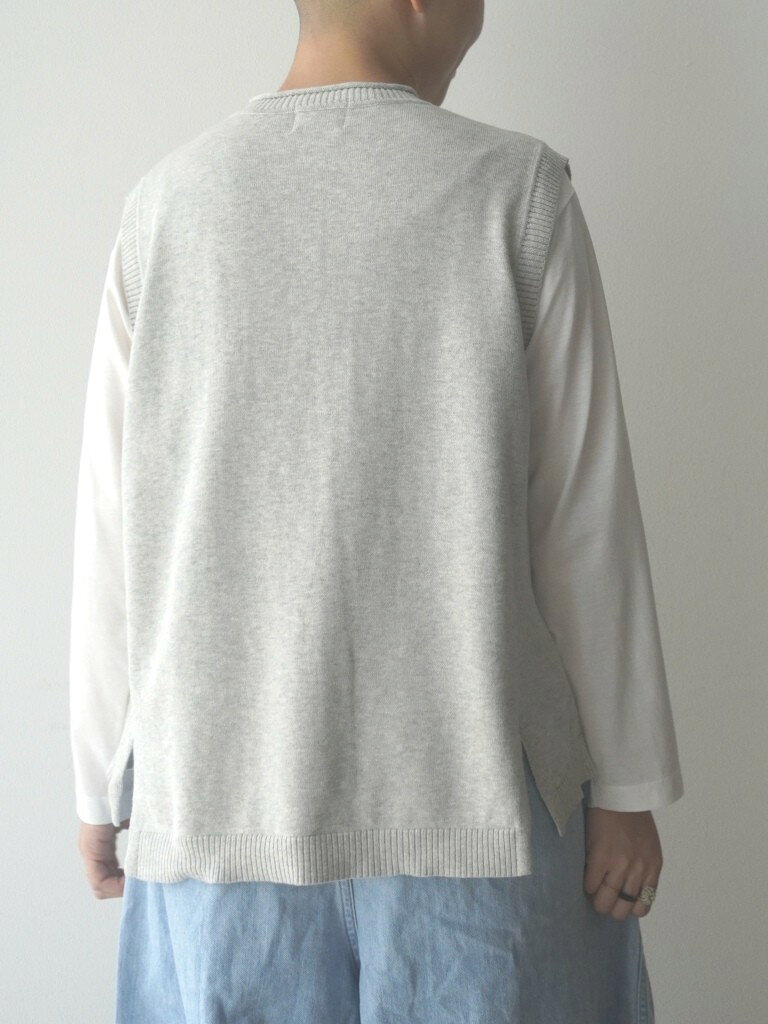【30％オフ・セール】マオメイド mao made ベスト ニット クルーネック フロント ...