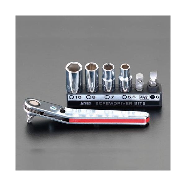 ●＜セット内容＞…8点●ラチェットハンドル…110mm●ビット…(＋)＃2、(−)6mm●ソケット（6角）…5.5・7・8・10mm●ソケットアダプター●六角シャンク…1/4”●ラチェット左右切替式●ハンドル差込部にマグネット付類似商品はこちらエスコ EA562-6 オフセット型ラチェット1,469円エスコ EA562-8 オフセット型ラチェット1,677円エスコ EA562-9 オフセット型ラチェット1,897円エスコ EA562-30 EA562−30 ＋2,889円エスコ EA562-51 ドライバーセット ラ3,089円エスコ EA562-29 ＋ − Hex ドラ2,803円エスコ EA562-31 ＋ − Hex ドラ5,358円エスコ EA562B-8 8.0mm-オフセッ1,515円エスコ EA562A-50 3本組+-オフセッ1,867円エスコ EA562-10 ラチェットハンドル付1,618円エスコ EA562-11 ラチェットハンドル付1,867円エスコ EA564AH-1 ラチェット式 電工909円　