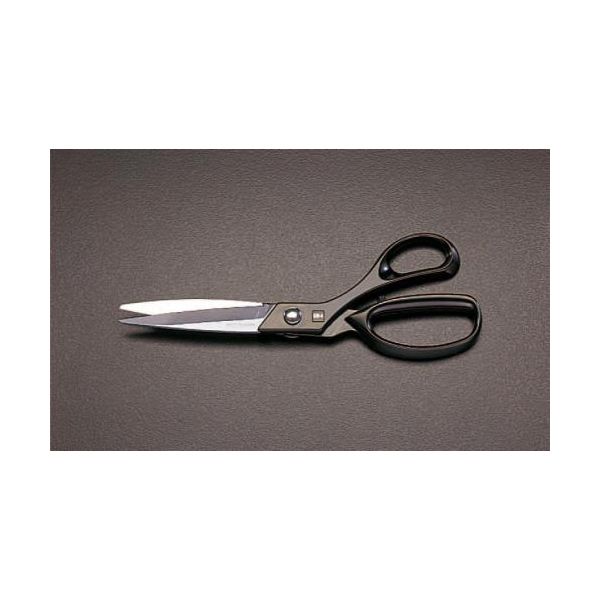 ●刃材質…高炭素刃物鋼●全長…260mm●刃長…105mm●重量…240g●ダイヤルナットで素材に適した切れ味に調節できます。●グリップ部は、肉厚をボリュームアップし、左右どちら側から使用しても手にフィットするよう設計。●専用替刃（EA540AG-1）を使って刃先の交換ができます。シャープな切れ味を保ちながら、経済的にお使いいただけます。類似商品はこちら エスコ EA540AH-1 直送 代引不可・7,744円エスコ EA540AG-1 EA540AG用替5,267円 エスコ EA540HD-9 直送 代引不可・6,482円エスコ EA540AL-6 直送 代引不可・他13,797円 エスコEA540AS-3 直送 代引不可・他11,514円 エスコEA540AS-2 直送 代引不可・他13,698円 エスコEA540AS-1 直送 代引不可・他14,194円エスコ EA540HG-9 直送 代引不可・他7,871円エスコ EA540AP-27 直送 代引不可・33,297円 エスコEA540AP-16 直送 代引不可・15,851円 エスコEA540AP-22 直送 代引不可・14,962円エスコ EA540AP-30 直送 代引不可・16,302円　