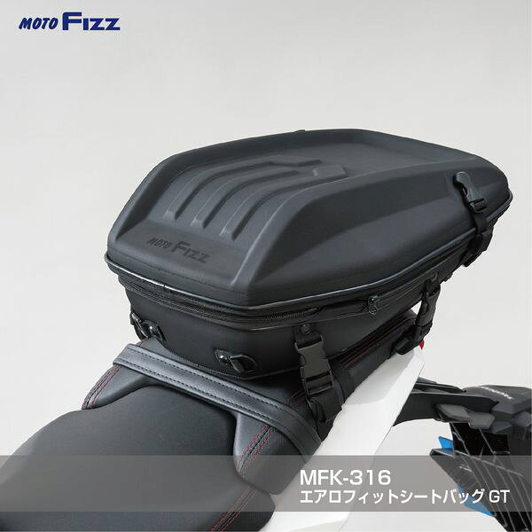 【商品説明】TANAX (タナックス) MOTOFIZZ モトフィズ エアロフィットシートバッグGT MFK-316 ●スーパースポーツバイクなどに搭載の小型タンデムシートに安心・安全に固定出来るエアロフォルム防水可変容量式シートバッグ ●薄く・狭い小型タンデムシートに安心・安全にしっかり固定出来るボトムカット構造を採用 ●本体の固定には取り付け・取り外しに便利なKシステムベルト(MP-345T)を採用 ●突然の雨にもEVAケースと止水ファスナーと防水インナーのトリプル防水構造で付けたままでも浸水の心配はなし ●様々種類のバイクに取り付け可能でバイクを乗り換えても使える汎用性抜群の固定方法 ●荷物の仕分けに便利な2気室構造で使い勝手抜群 ●荷物の盗難の防犯に役立つ南京錠が取り付けられるループファスナーで安心 ●ツーリングネットを使用することで上部積載も出来るようにDリングを搭載 ●最大容量ではヘルメット(X-fifteenのXLサイズまで)も収納可能(メイン荷室は傷付き防止生地でしっかり保護) ●品番：MFK-316 ●容量：10L+3.5L→22L+3.5L(2気室構造) ●本体サイズ：200(H)×340(W)×450(D)mm ●本体重量：2200g ●内容：本体×1、KシステムベルトNT25×1、接続バックル×1、ショルダーベルト×1 【補修部品・オプションリスト】 ●MP-345T：Kシステムベルト NT25 ●MP-347：接続バックル ●MP-358：防水インナー ●MP-348T：固定ベルト(25mm) ●MP-341：ショルダーベルト類似商品はこちらTANAX MFK-315 エアロフィットシー15,609円TANAX MFK-1004 キャンピングシー22,314円TANAX MFK-1003 キャンピングシー19,851円TANAX MFK-1002 キャンピングシー17,144円TANAX MFK-1001 キャンピングシー16,266円TANAX MFK-1000 ミニフィールドシ12,162円TANAX MFK-1006 シェルシートバッ11,737円TANAX MFK-309 フィールドシートバ22,191円TANAX MFK-1012 ツアーシェルシー17,821円TANAX MFK-1009 シェルシートバッ16,143円TANAX MFK-1007 シェルシートバッ15,291円TANAX MFK-1005 シェルシートバッ11,737円