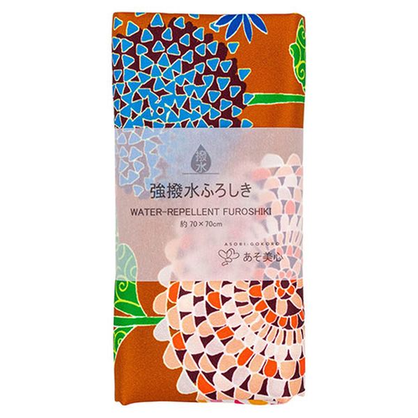 【商品説明】「ふろしき」は一般的に、ものを包んで持ち運ぶのに使用しますが、それ以外にも様々な用途があります。70cmサイズのふろしきは幅広くご利用頂けます。菓子折りやワインのような贈り物を包んだり、旅行鞄の中の自分の荷物をまとめて包んだり…。エコバッグやサブバッグとしても使えます。その他にはテーブルクロスや壁掛けのようなインテリアとしても使用出来ます。【強撥水で安心に長くお使い頂けます】撥水加工により突然の雨の日のレインカバーやレジャーシートにも取り入れることが出来ます。汚れてもサッと拭くだけでキレイになります。撥水機能は洗濯を重ねていくと徐々に弱まっていきますが、こちらのふろしきは30回洗濯後も撥水効果は持続しています。【丈夫でいつでも清潔に】光沢感のあるポリエステル生地を用いました。折りたためば小さくなり、近所のお買い物の際もお気軽に持ち歩けます。汚れても気軽に洗えるので衛生的です。【「京都」で心を込めてお作りしました】商品には京都で染色加工されたものであることを示す「Kyo Print (R)」タグをお付けしております。「Made in JAPAN、Made in KYOTO」の商品になります。【作る際にも「エコ」】「染め物」は染める際に多量の水を使用しますが、私たちは水を9割以上減らすことができるインクジェットで染色加工しています。【「あそ美心」とは】京都の染工場から生まれた雑貨ブランドです。2018年に開催された展示会『FUROSHIKI PARIS』にて各著名人がデザインした風呂敷を染色加工したことを契機に、テキスタイル雑貨ブランド『あそ美心』をスタートしました。染型を使用するオートスクリーン染色ではなく、より環境への影響が少ないインクジェットで染色加工しています。一般的な染色加工は1日約90トン程度の水を使用しますが、インクジェット染色を用いることにより、水の使用量を1日約4トン程度に抑えています(約95%削減)。河川の汚染につながる染料の廃液も出ないので、環境に非常に優しい製品となっています。●素材 : ポリエステル 100%●サイズ : 約70×70cm●保証期間 : 初期不良対応●生産国 : 日本類似商品はこちらAPH-2501 直送 代引不可・他メーカー同2,645円APH-2504 直送 代引不可・他メーカー同2,645円APH-2502 直送 代引不可・他メーカー同2,645円APH-2404 直送 代引不可・他メーカー同4,719円APH-2403 直送 代引不可・他メーカー同4,719円APH-2401 直送 代引不可・他メーカー同4,719円APH-2402 直送 代引不可・他メーカー同4,719円タンガロイ ZRBM160-MM:APH73013,556円タンガロイ ZRBM200-MM:APH73014,902円タンガロイ ZRBM250-MM:APH73018,438円直送 代引不可・他メーカー同梱不可 ビクトリノ3,080円内外電機 Naigai TSMZ2503YB-162,070円