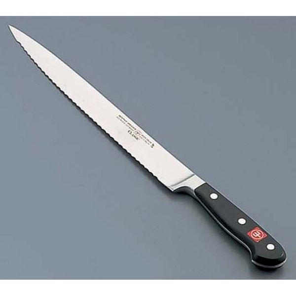 【商品説明】メーカー品番、サイズ(cm)、全長(mm)、質量(g) 4523-20、20、327、161 ※包丁の表示サイズは、すべて刃渡り寸法となっております。※ドイツ 重量（g）：150素材・材質：ST刃 PC柄原産国：ドイツ類似商品はこちらADL35026 WT クラッシック 波刃スラ17,209円2737600 ヴォストフ クラシック 波刃ス27,036円ADL19 WTクラッシック サンドイッチナイ20,265円ASC743 サーモ スライサー 波刃 66010,651円ASC741 サーモ スライサー 波刃 6608,319円ADL76020 WTアバンガード 牛刀 453,283円ADL68020 WTアバンガード キッチンナ2,465円ADL25032 クラッシック 牛刀 458648,903円ADL25036 クラッシック 牛刀 458664,258円ADL24014 クラッシック 牛刀 458222,594円7085900 TH 波刃 スライサー 6609,132円7086600 TH 両刃 スライサー661510,743円