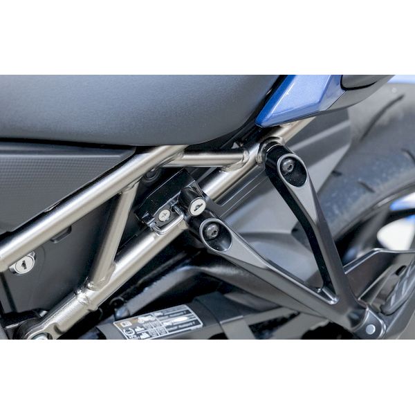 【商品説明】●ツーリングを考えて登場したGSX-S1000GTをさらに使いやすくする定番の便利アイテムが登場！パニアケース取付も考慮し、ヘルメットロックの位置を設定。タンデムステップとの共締めで取付も簡単！●ステー：スチール製ブラック仕上げ類似商品はこちらキジマ KIJIMA 303-1620 ヘルメ4,536円キジマ KIJIMA 303-1526 ヘルメ3,098円キジマ KIJIMA 303-1628 ヘルメ4,156円キジマ KIJIMA 303-1591 ヘルメ3,273円キジマ KIJIMA 303-1590 ヘルメ3,523円キジマ KIJIMA 303-1520 ヘルメ3,273円キジマ 303-1577 ヘルメットロック 33,348円キジマ KIJIMA 303-1567 ヘルメ4,776円キジマ KIJIMA 303-1627 ヘルメ4,076円キジマ KIJIMA 303-1617 ヘルメ3,257円キジマ KIJIMA 303-1616 ヘルメ3,436円キジマ KIJIMA 303-1618 ヘルメ4,176円